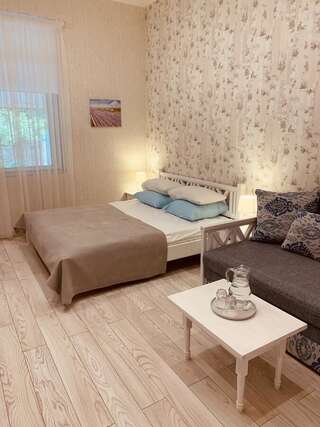 Мини-отель WINE & ROSE BOUTIQUE HOTEL Харьков Люкс с кроватью размера «king-size»-1