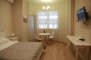 Мини-отель WINE & ROSE BOUTIQUE HOTEL Харьков Двухместный номер Делюкс с 1 кроватью и балконом-8