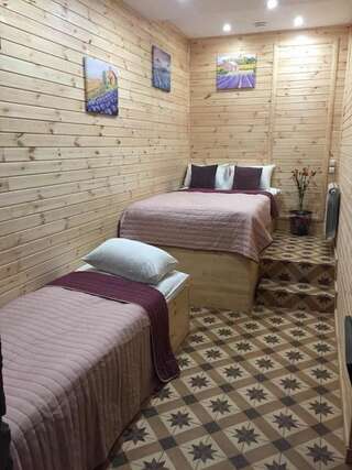 Мини-отель WINE & ROSE BOUTIQUE HOTEL Харьков Трехместный номер «Комфорт»-1