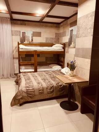 Мини-отель WINE & ROSE BOUTIQUE HOTEL Харьков Четырехместный номер-3
