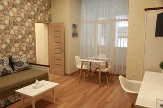 Мини-отель WINE & ROSE BOUTIQUE HOTEL Харьков Семейный люкс с балконом-1