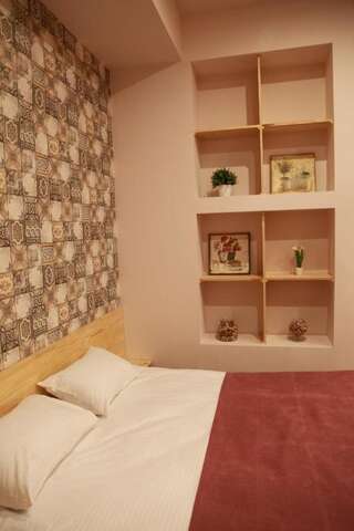 Мини-отель WINE & ROSE BOUTIQUE HOTEL Харьков Двухместный номер с двуспальной кроватью и дополнительной кроватью-4