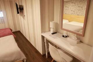 Мини-отель WINE & ROSE BOUTIQUE HOTEL Харьков Четырехместный номер Дуплекс-7