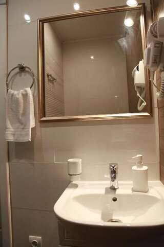 Мини-отель WINE & ROSE BOUTIQUE HOTEL Харьков Четырехместный номер Дуплекс-14