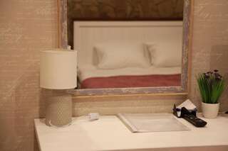 Мини-отель WINE & ROSE BOUTIQUE HOTEL Харьков Улучшенный двухместный номер с 1 кроватью-10